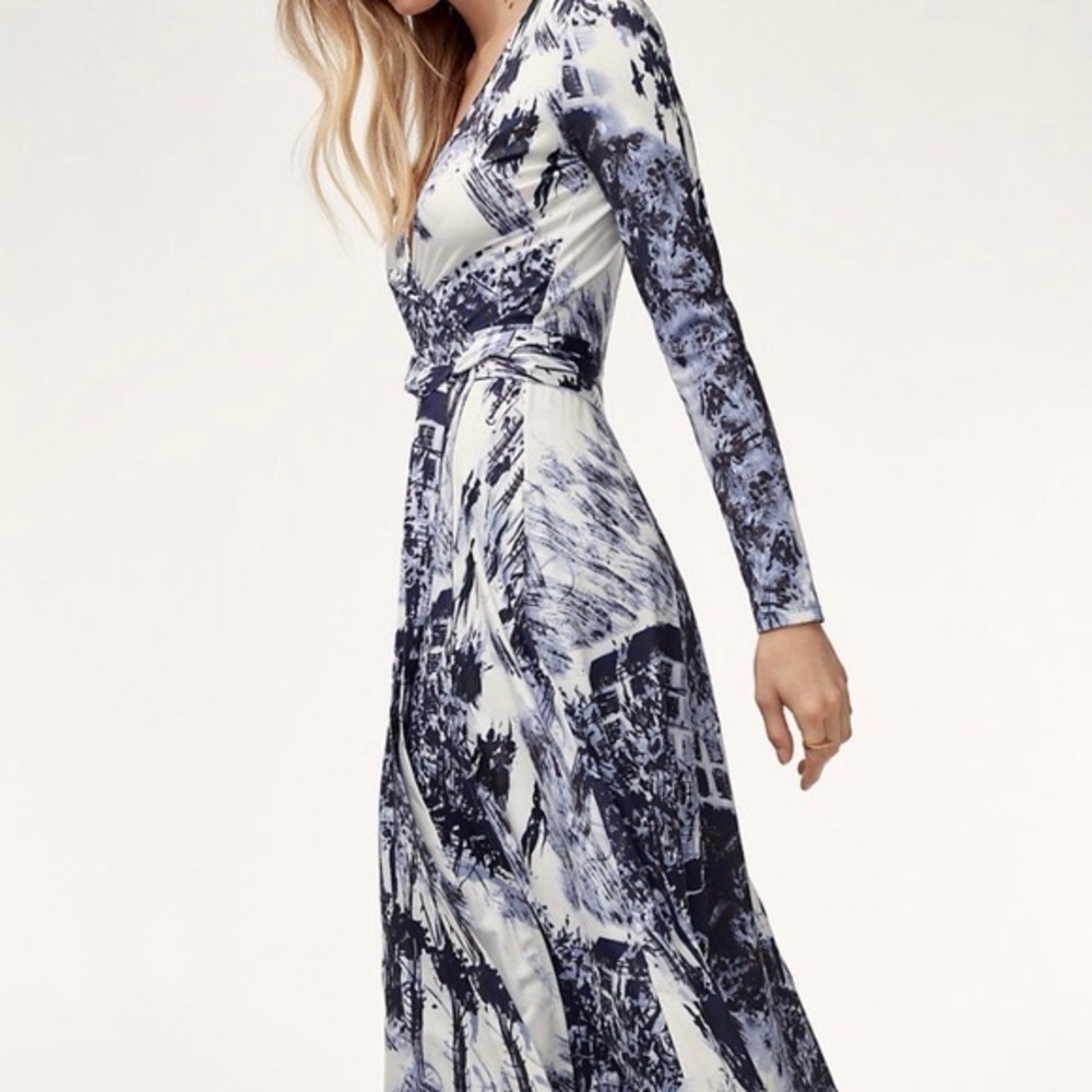 Women’s Aritzia Babaton Tyler Print Wrap Dress Size Small Blue and White